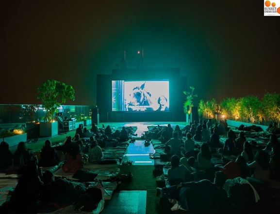The Laughing B , Oyo Town House Oyo Townhouse Rooftop, 261, Bund Garden Rd, Pune, Maharashtra 411001 Pune